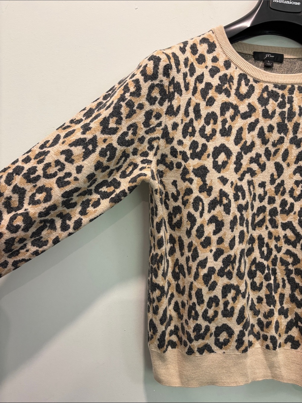J.Crew 100% Merino Wool Leopard Crewneck Sweater Beige Brown Size M - Picture 3 of 13